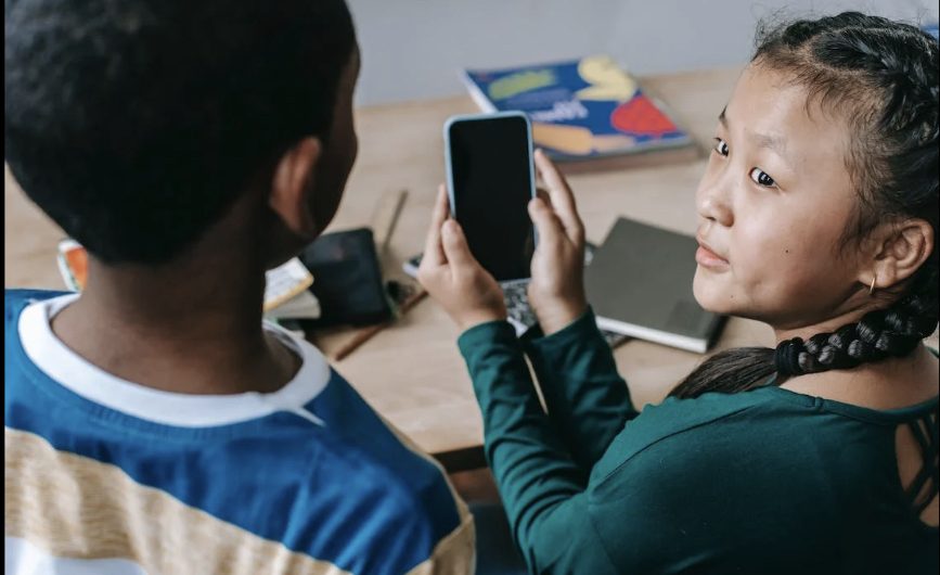 How To Effectively Manage Mobile Phones In The Classroom